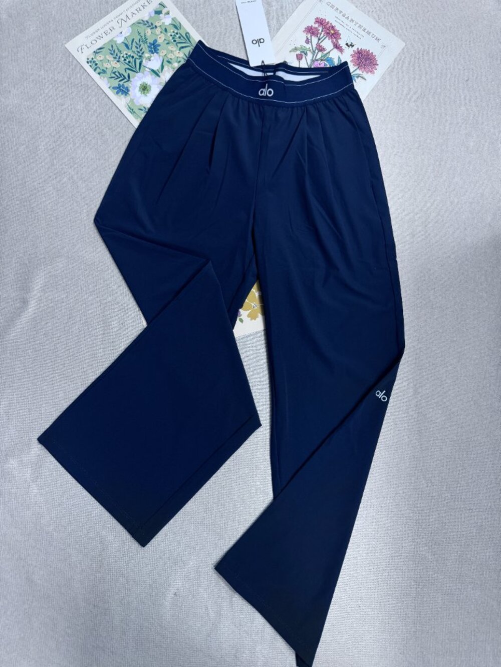 ✨ NWT Alo Yoga Suit Up Trouser Navy ☁️ Wide Leg Pants 🤍 Regular 30" Athleisure - Picture 2 of 9